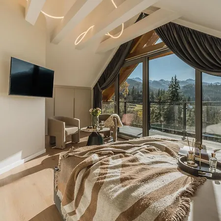Villa Cyrhla Luxury 4 Bedroom With Air Conditioning, Jacuzzi, Heated Summer Pool, & Salted Saunarium Access By Bqqk