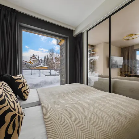 Cyrhla Luxury 4 Bedroom With Air Conditioning, Jacuzzi, Heated Summer Pool, & Salted Saunarium Access By Bqqk