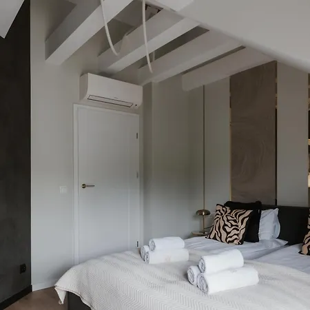 Cyrhla Luxury 4 Bedroom With Air Conditioning, Jacuzzi, Heated Summer Pool, & Salted Saunarium Access By Bqqk Villa