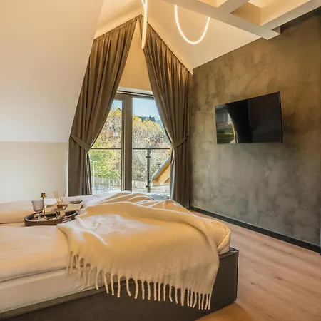 Cyrhla Luxury 4 Bedroom With Air Conditioning, Jacuzzi, Heated Summer Pool, & Salted Saunarium Access By Bqqk *