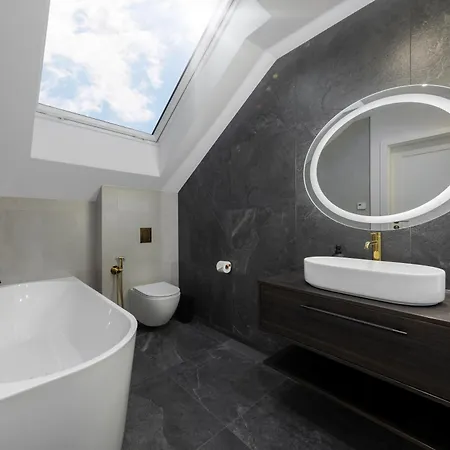 Cyrhla Luxury 4 Bedroom With Air Conditioning, Jacuzzi, Heated Summer Pool, & Salted Saunarium Access By Bqqk *