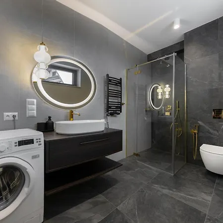 Cyrhla Luxury 4 Bedroom With Air Conditioning, Jacuzzi, Heated Summer Pool, & Salted Saunarium Access By Bqqk Zakopane