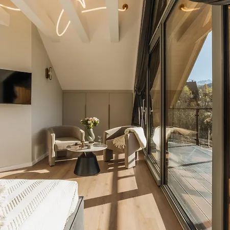 Cyrhla Luxury 4 Bedroom With Air Conditioning, Jacuzzi, Heated Summer Pool, & Salted Saunarium Access By Bqqk *