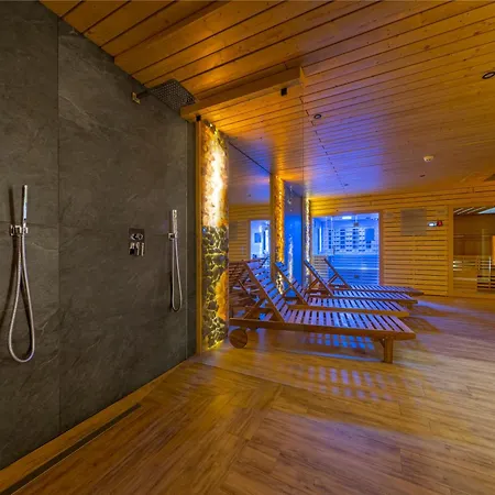 Cyrhla Luxury 4 Bedroom With Air Conditioning, Jacuzzi, Heated Summer Pool, & Salted Saunarium Access By Bqqk Villa