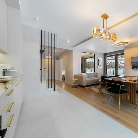 Villa Cyrhla Luxury 4 Bedroom With Air Conditioning, Jacuzzi, Heated Summer Pool, & Salted Saunarium Access By Bqqk